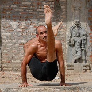 Luigi in Vatayanasana asana